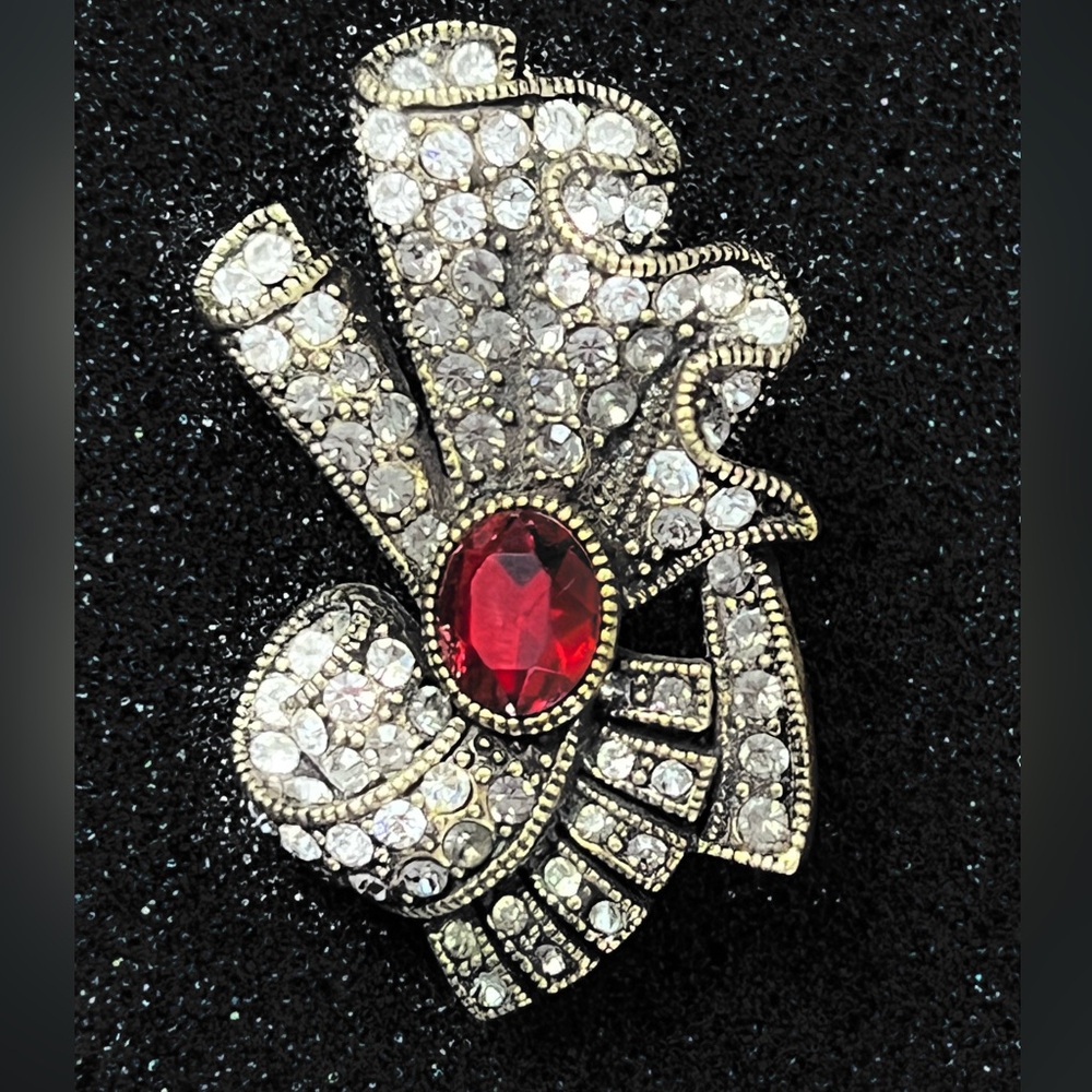 Heidi Daus 🆕 Deco ribbon spray pin brooch